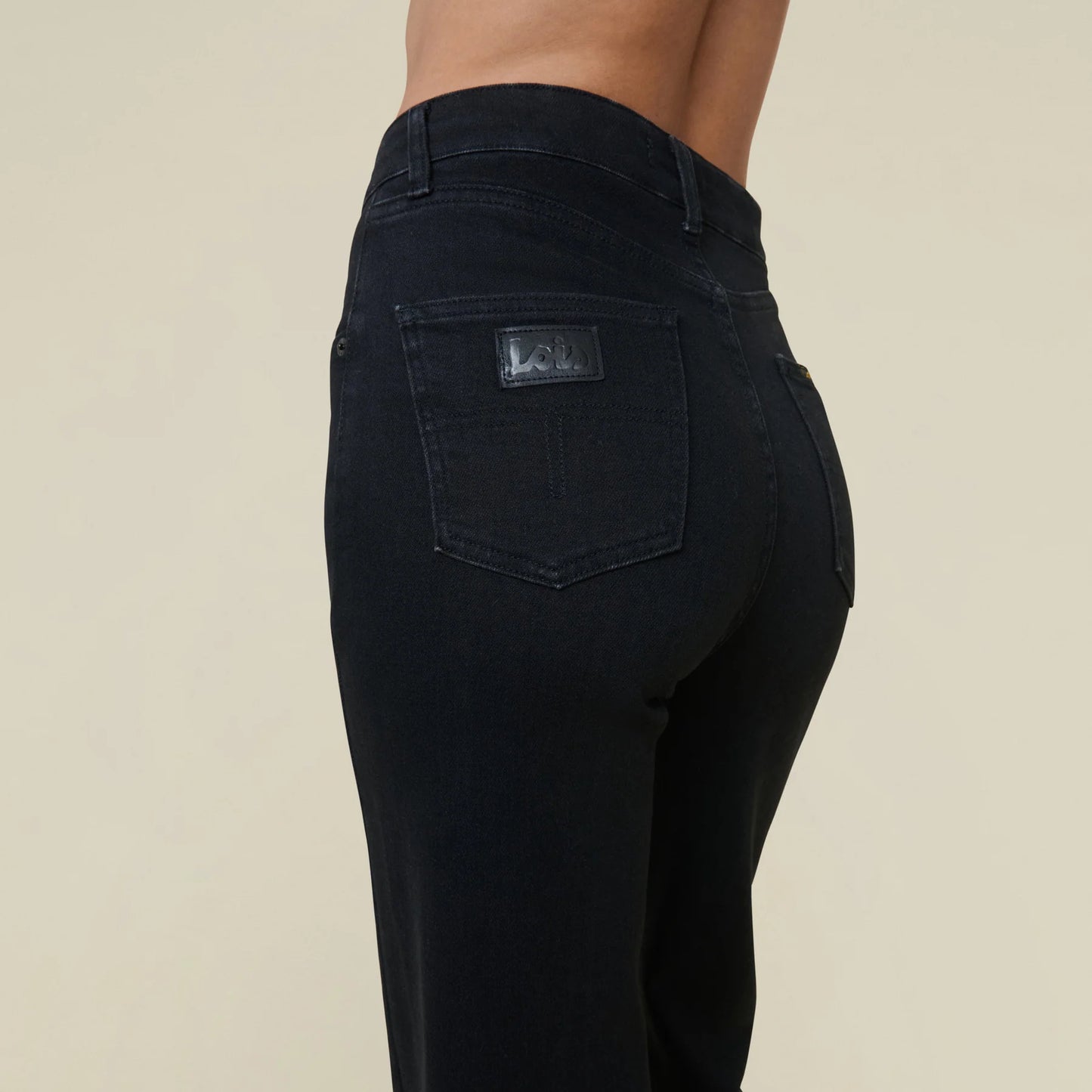 Palas Dark Black