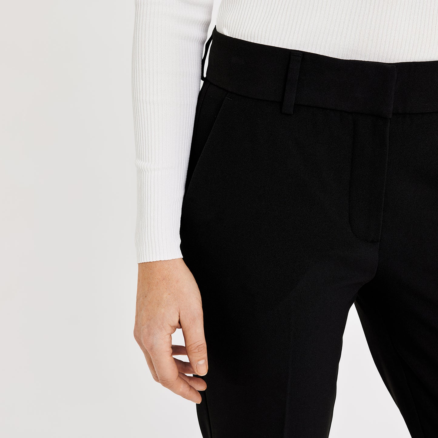 Clara Crop Black Glow