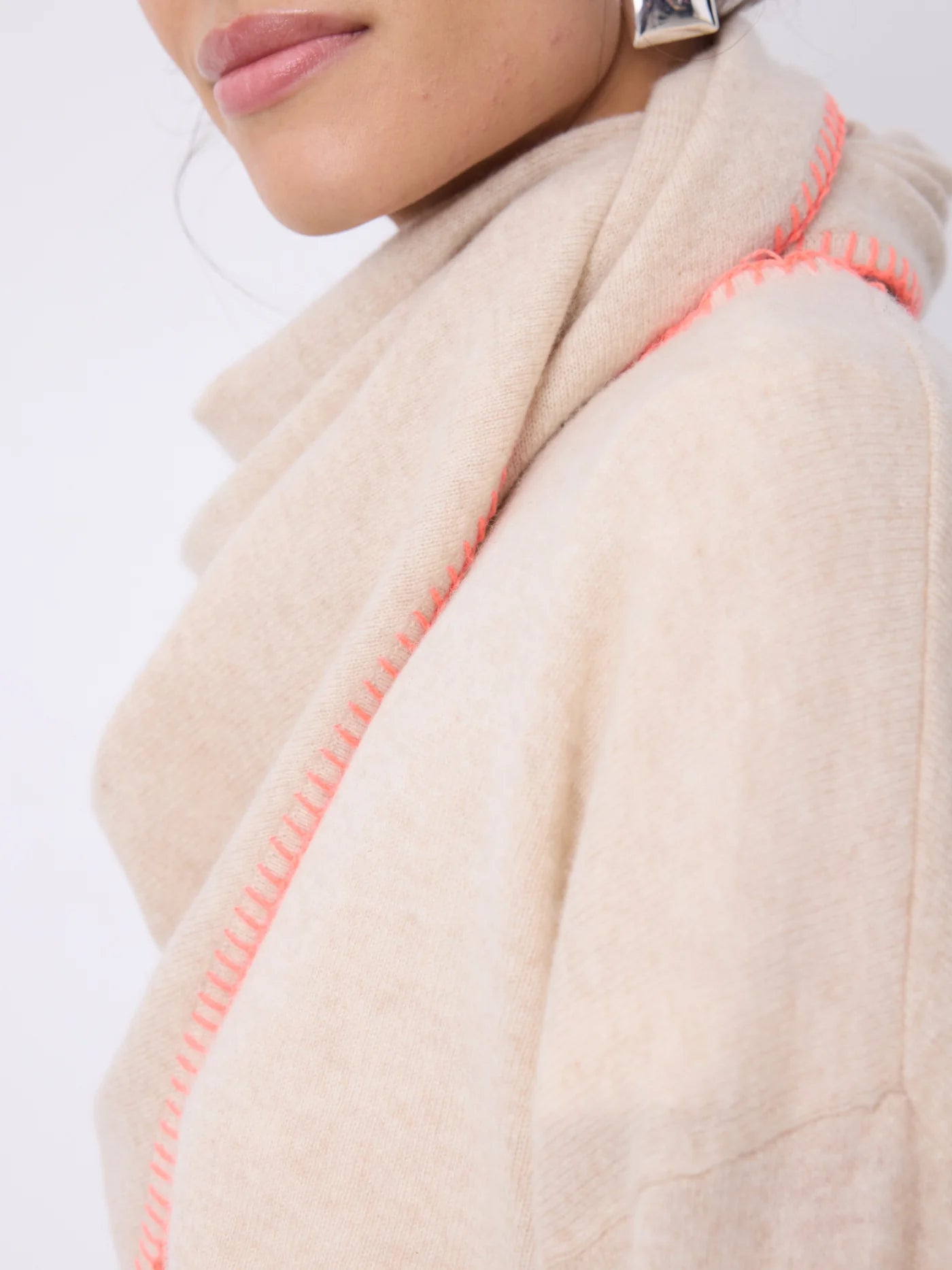 Elga Encharpe Triangle Scarf