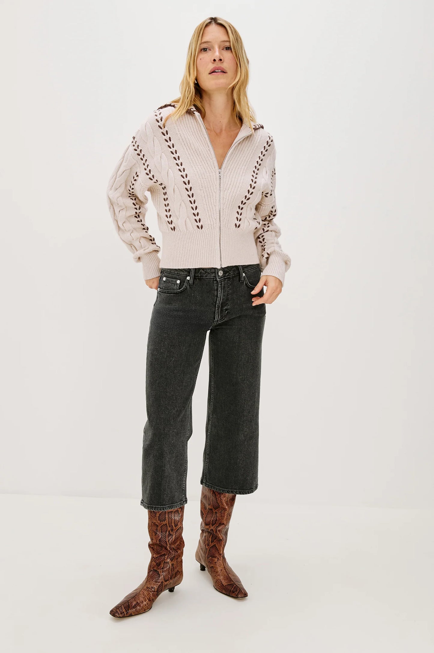 Lune Oatmeal Brown With Stitch