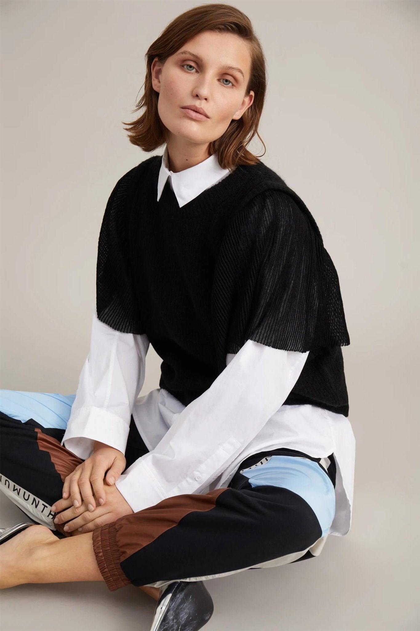 Munthe - Devoted Knit Black - No22 Damplassen