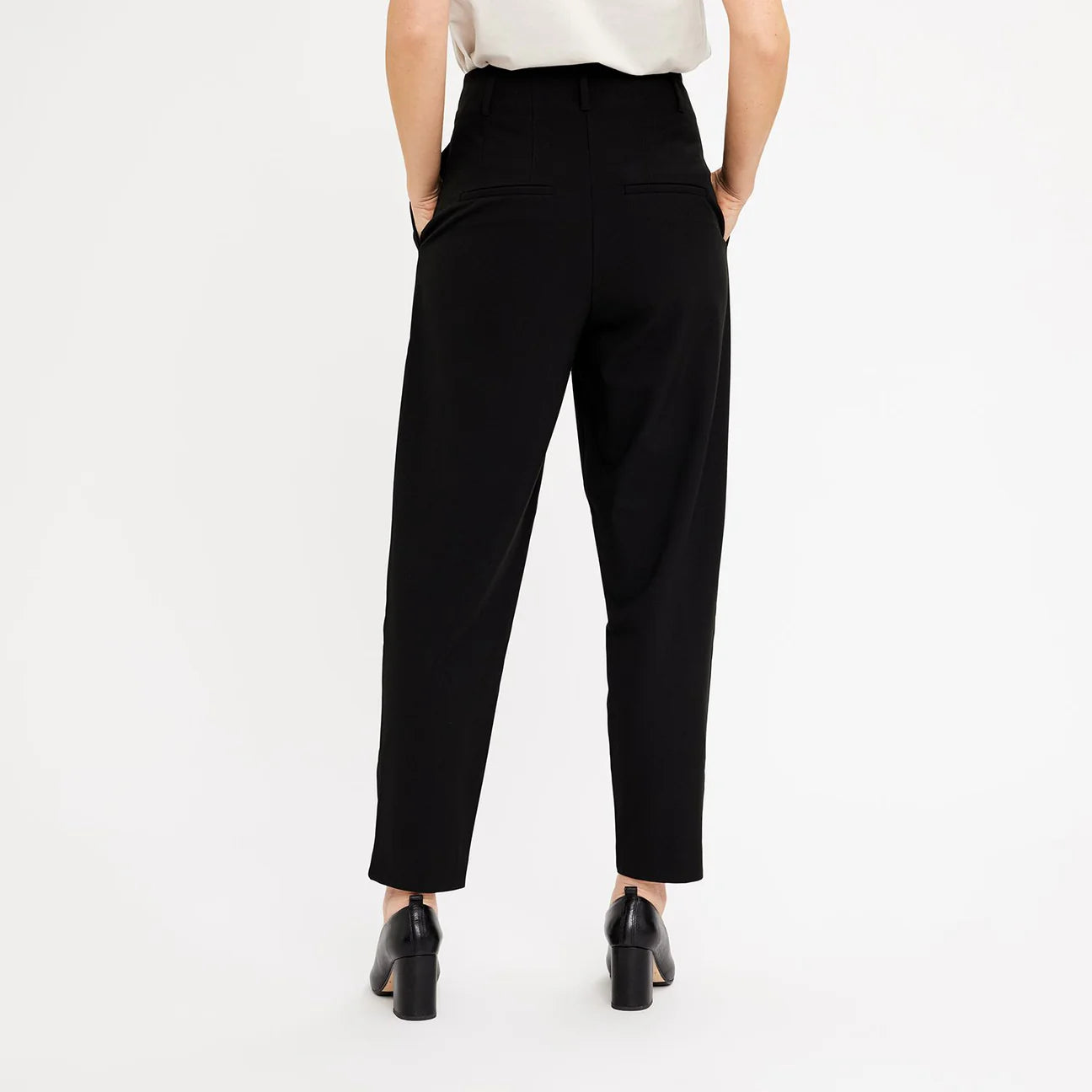 Hailey Black - No22 Damplassen