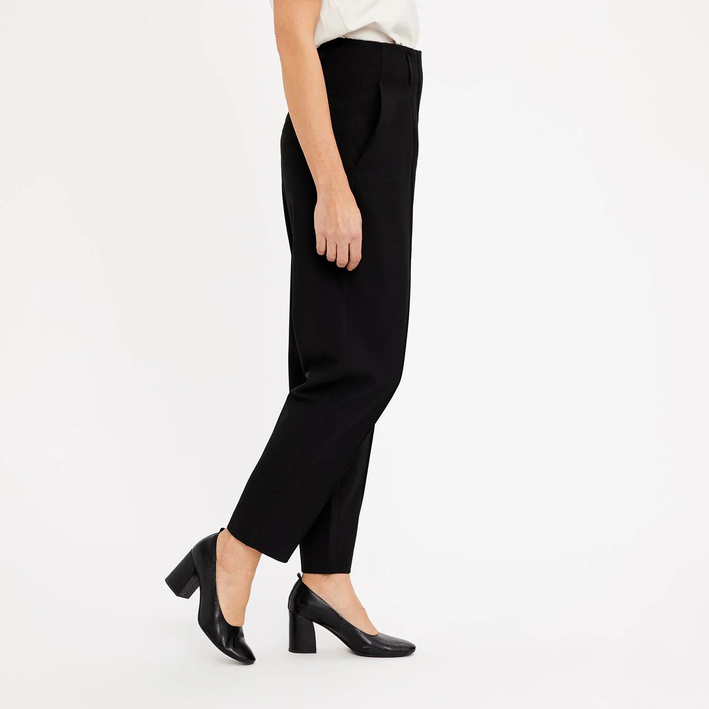 Hailey Black - No22 Damplassen