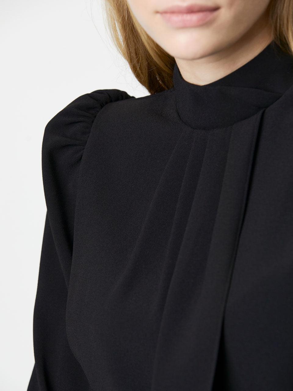 Ode Detail Top Black - No22 Damplassen