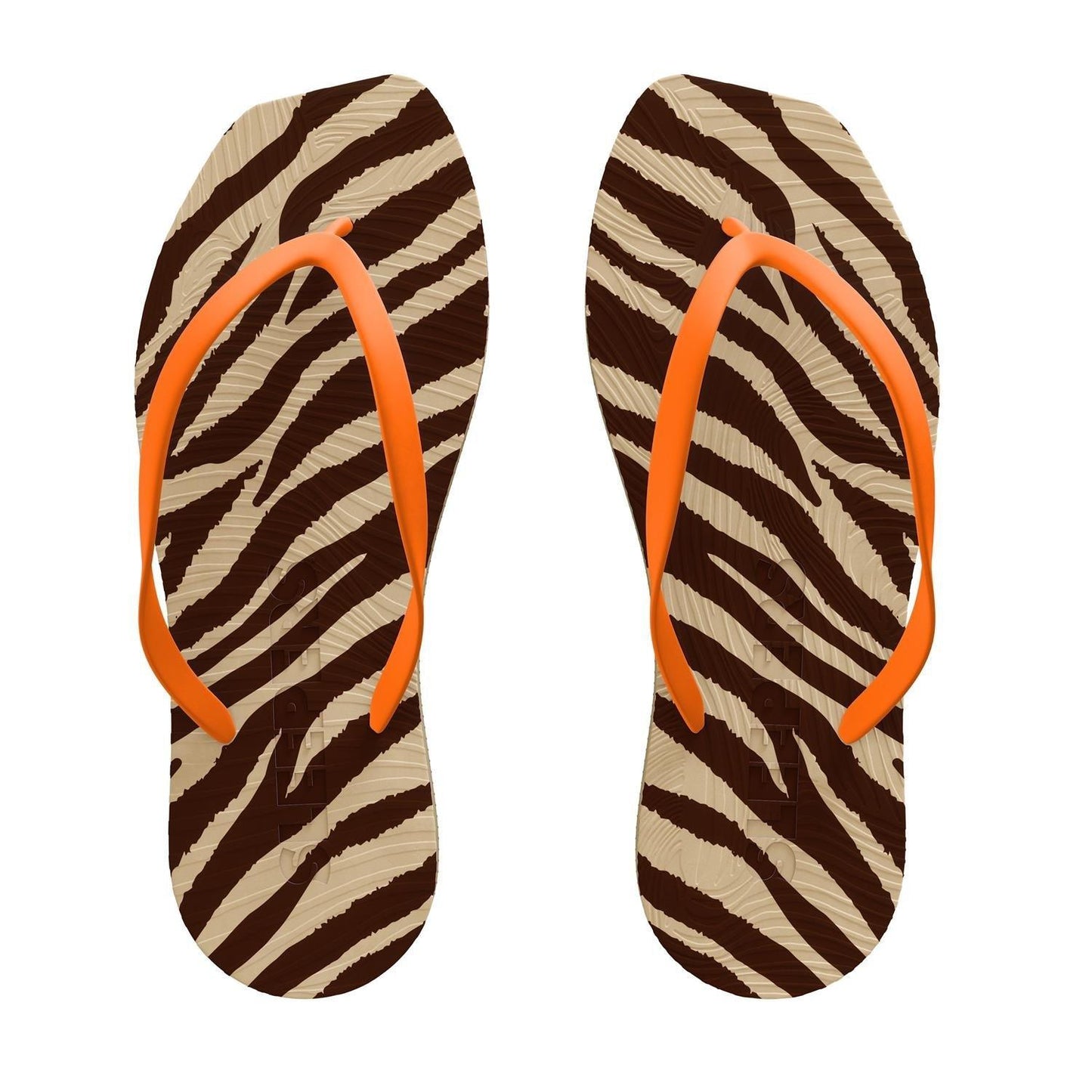 Sandaler med sebramønster og oransje stropper, sandfarget og brun.