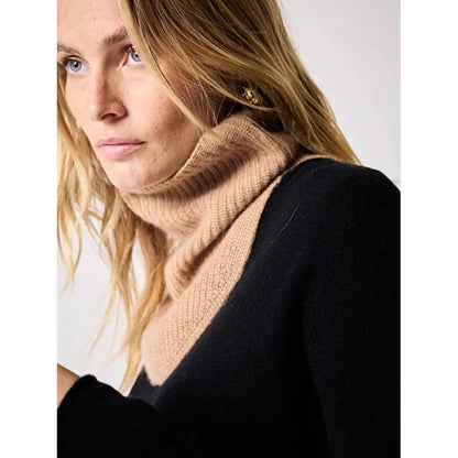 Baya Neck Camel Chine