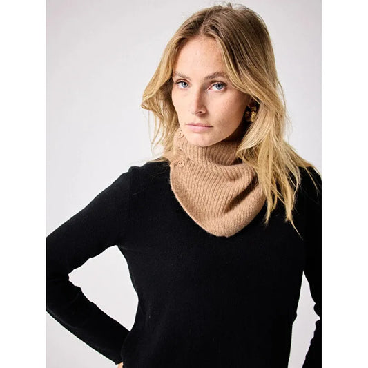 Baya Neck Camel Chine