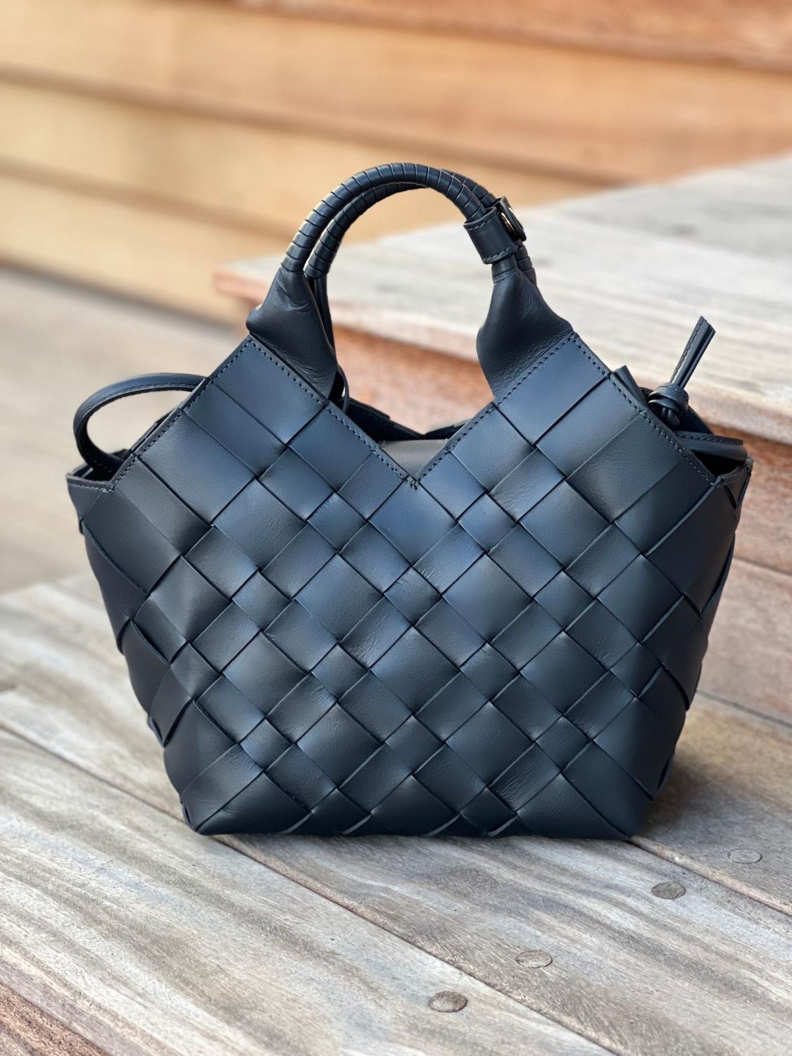 Misu L Navy