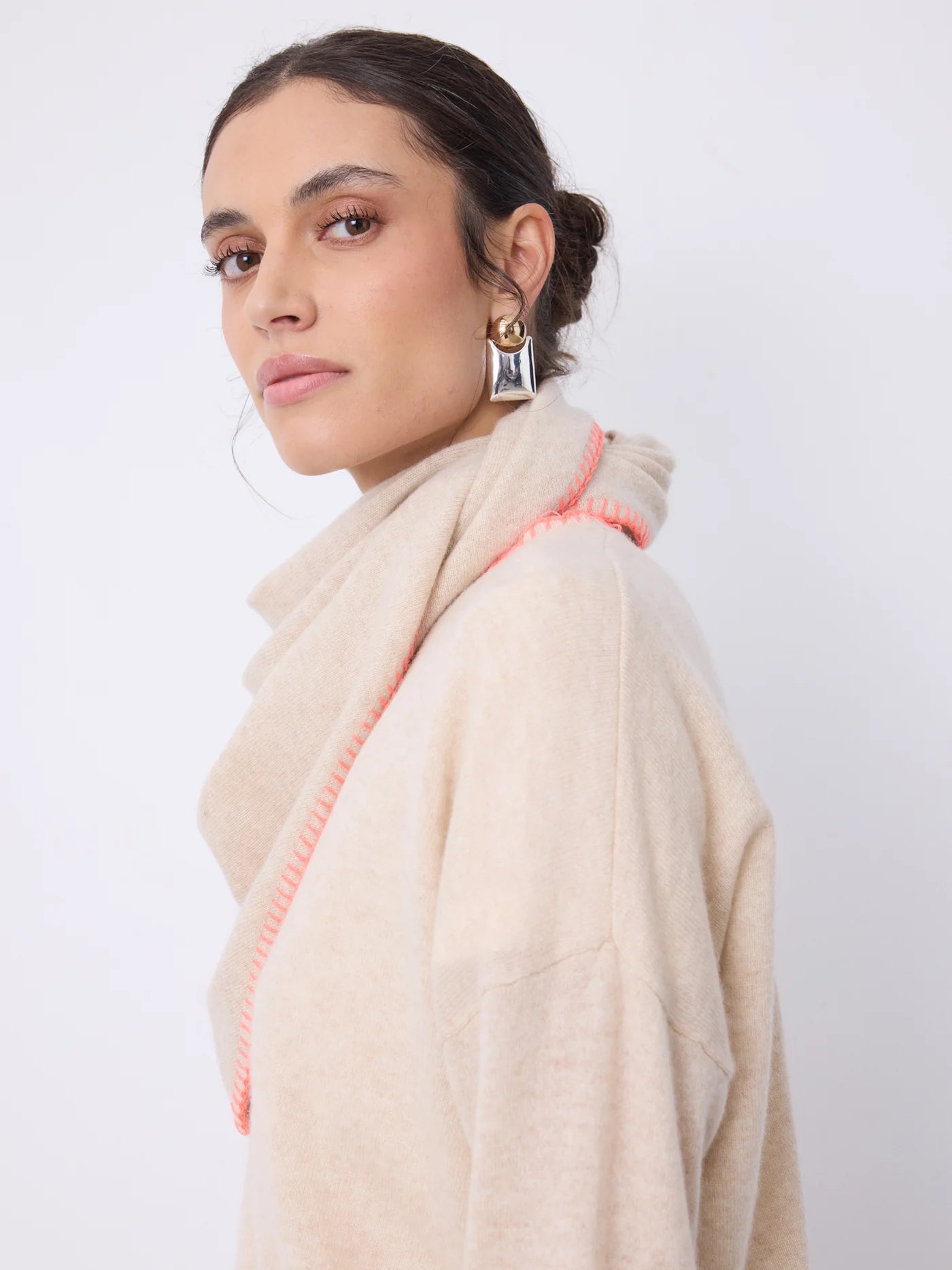 Elga Encharpe Triangle Scarf