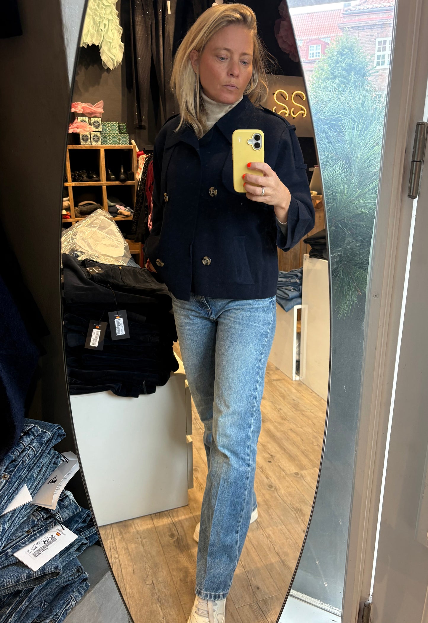 Talita Trench Court Marine