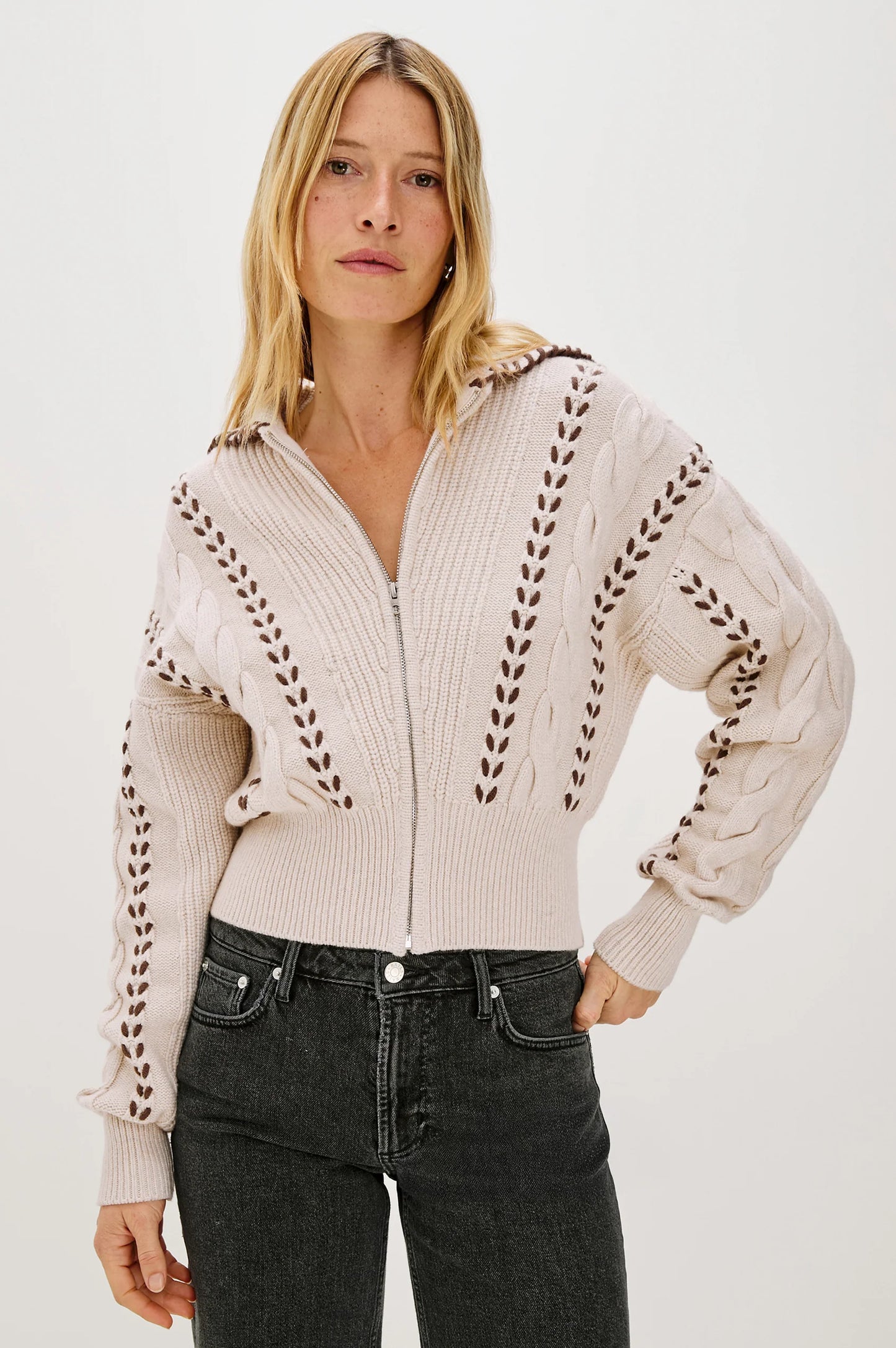 Lune Oatmeal Brown With Stitch