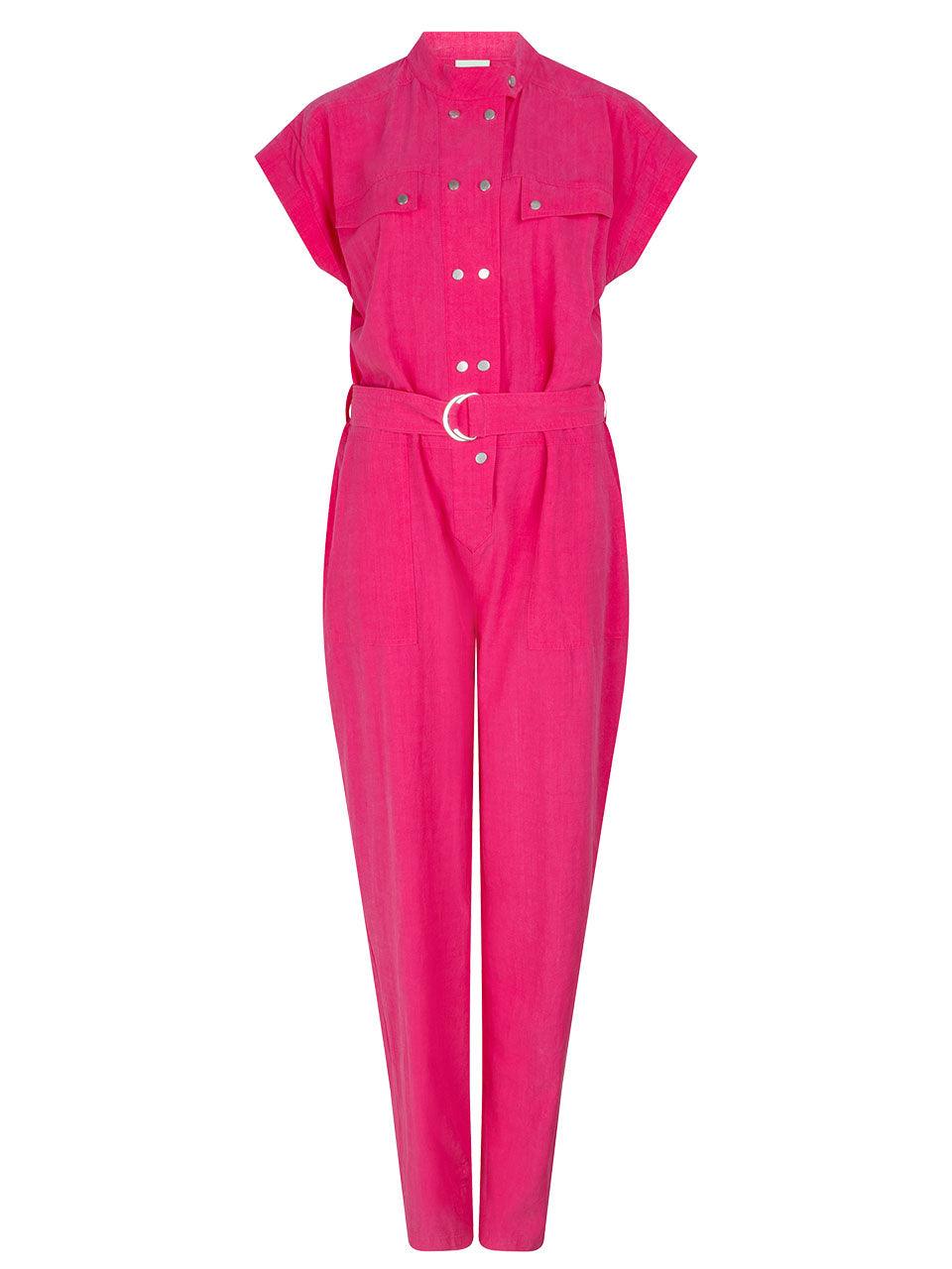 Jean jumpsuit i magenta med korte ermer, belte i livet og knappedetaljer foran.