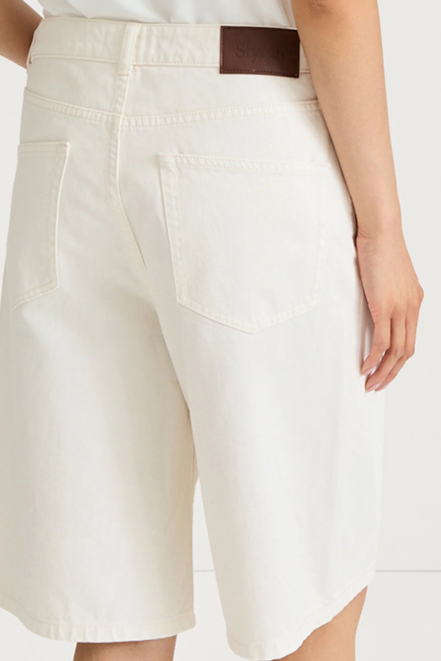Kayne Shorts Ecru